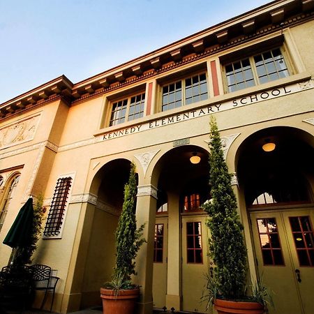 Mcmenamins Kennedy School Hotel พอร์ตแลนด์ ภายนอก รูปภาพ