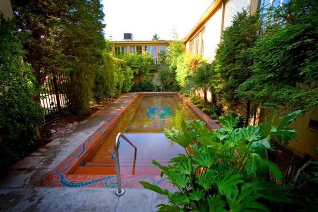 Mcmenamins Kennedy School Hotel พอร์ตแลนด์ ภายนอก รูปภาพ