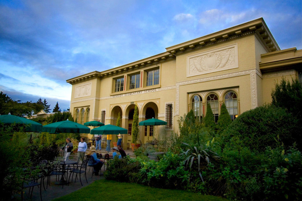 Mcmenamins Kennedy School Hotel พอร์ตแลนด์ ภายนอก รูปภาพ