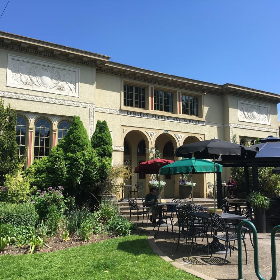 Mcmenamins Kennedy School Hotel พอร์ตแลนด์ ภายนอก รูปภาพ