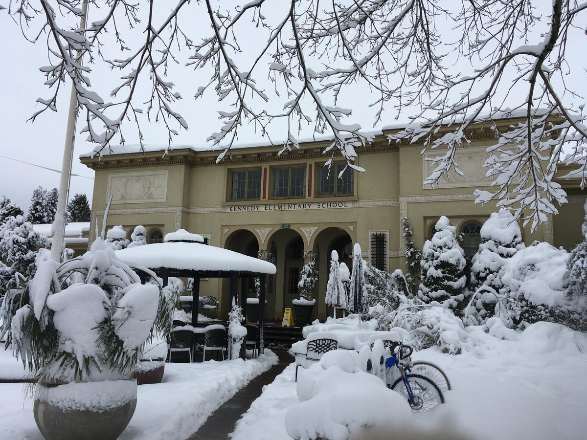 Mcmenamins Kennedy School Hotel พอร์ตแลนด์ ภายนอก รูปภาพ