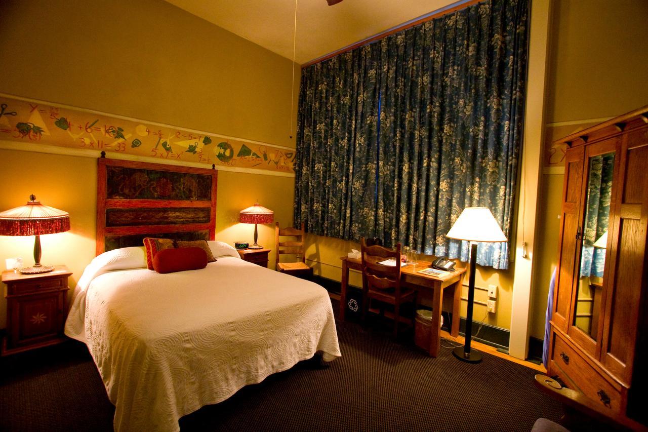 Mcmenamins Kennedy School Hotel พอร์ตแลนด์ ภายนอก รูปภาพ