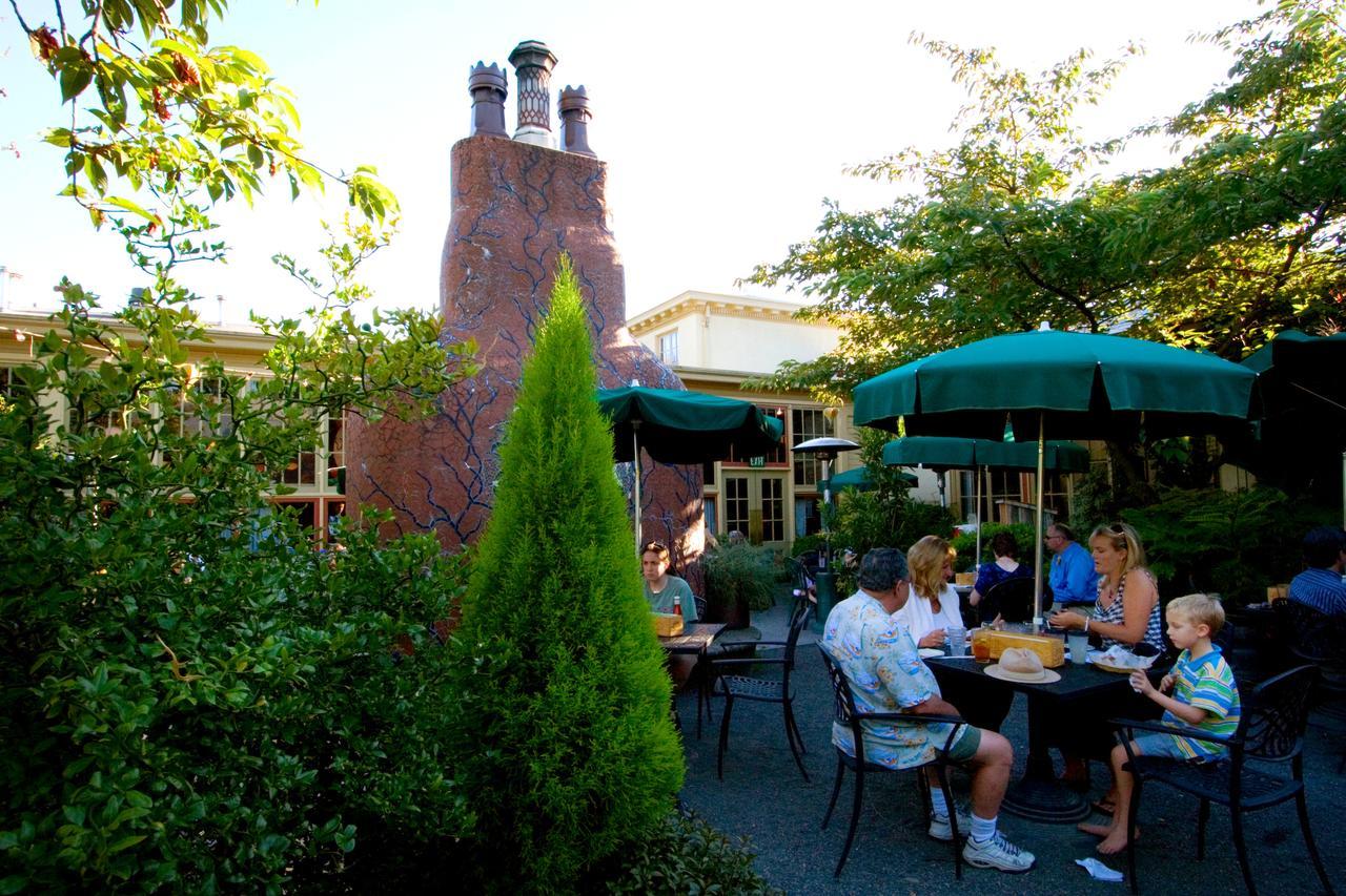 Mcmenamins Kennedy School Hotel พอร์ตแลนด์ ภายนอก รูปภาพ
