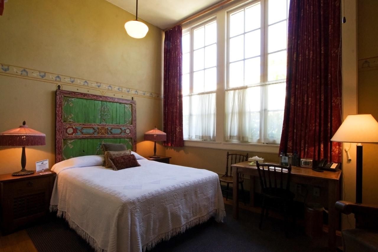 Mcmenamins Kennedy School Hotel พอร์ตแลนด์ ภายนอก รูปภาพ