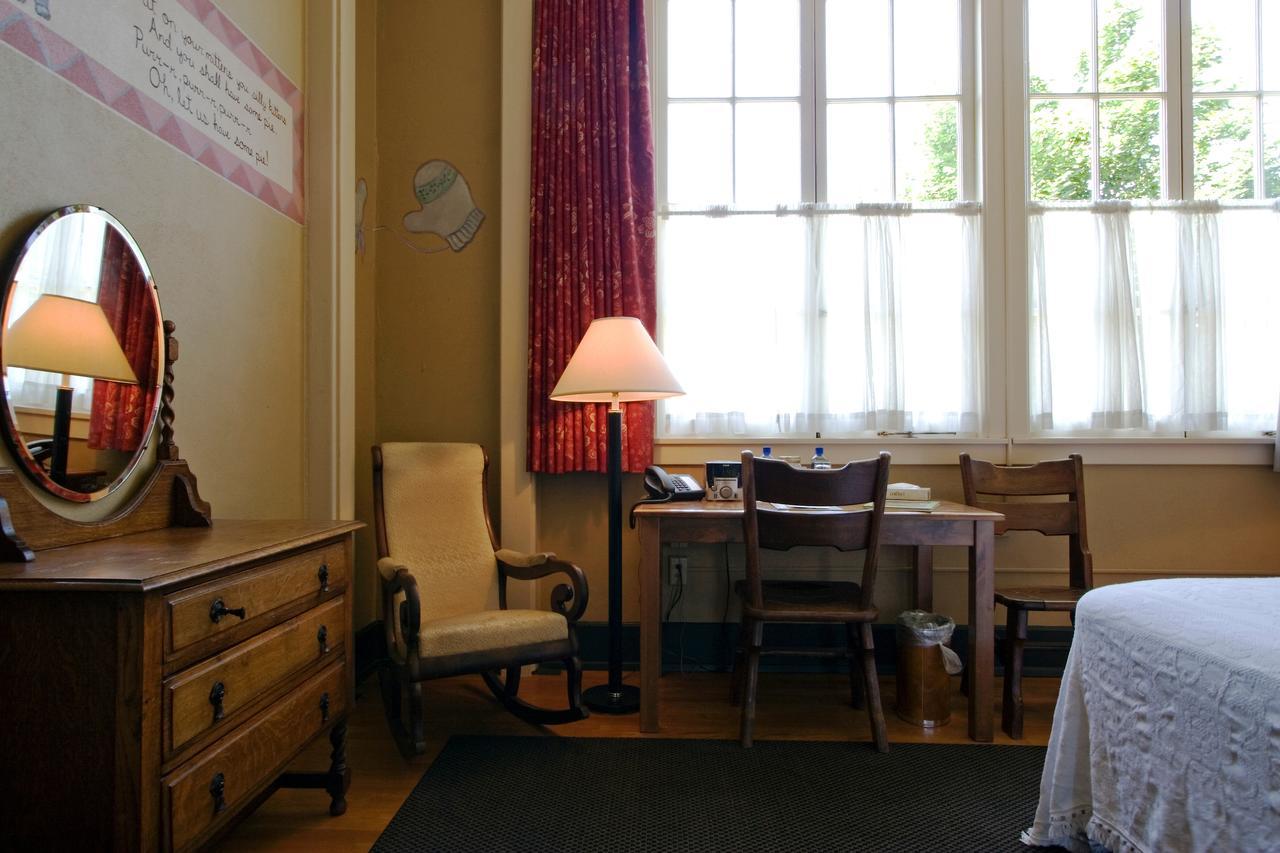 Mcmenamins Kennedy School Hotel พอร์ตแลนด์ ภายนอก รูปภาพ